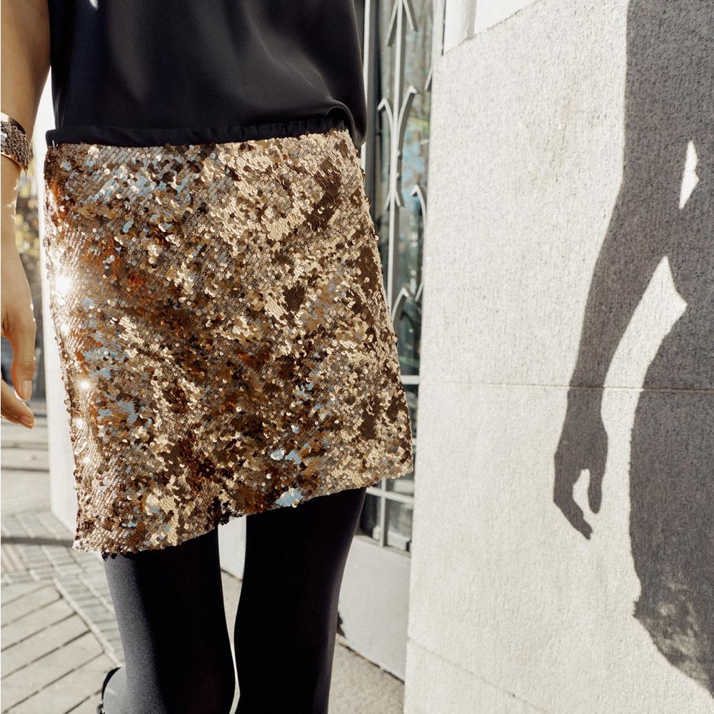 Zara Gold Sequin mini skirt Glam Going Out NWT Small medium Festival metallic
